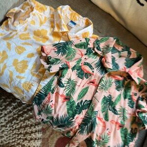 Two boys old navy button downs. 3T. Good con’d.